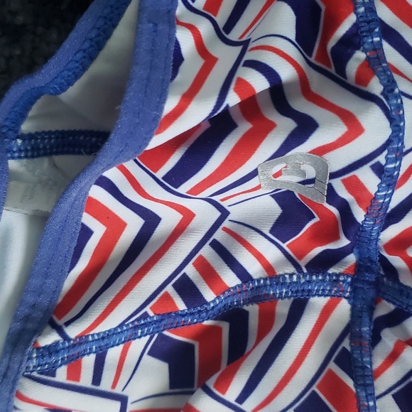 Chestee Women's Lifting Sports Bra - Picture 6 of 6